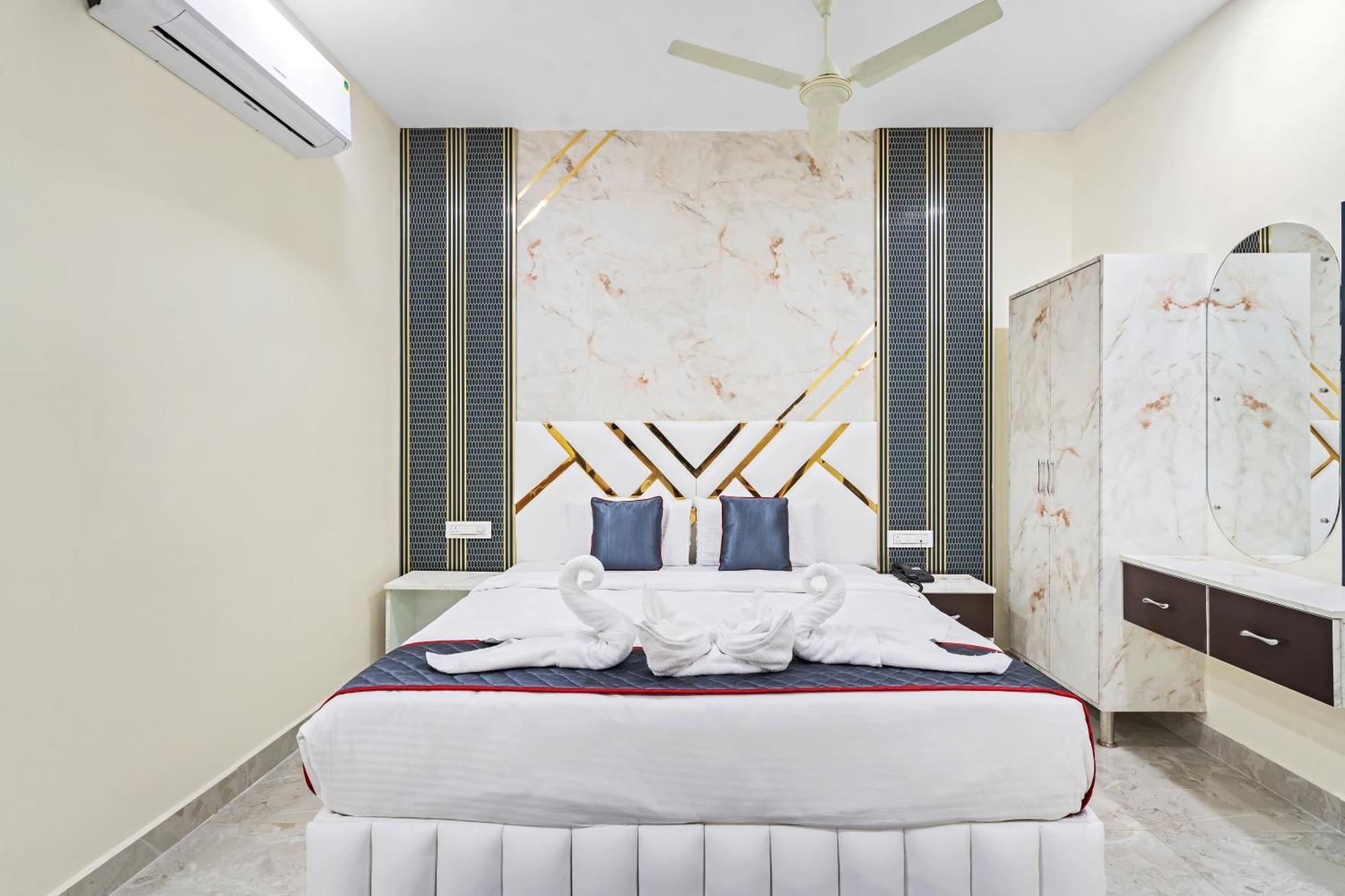Hotel Sky Land Khammam エクステリア 写真