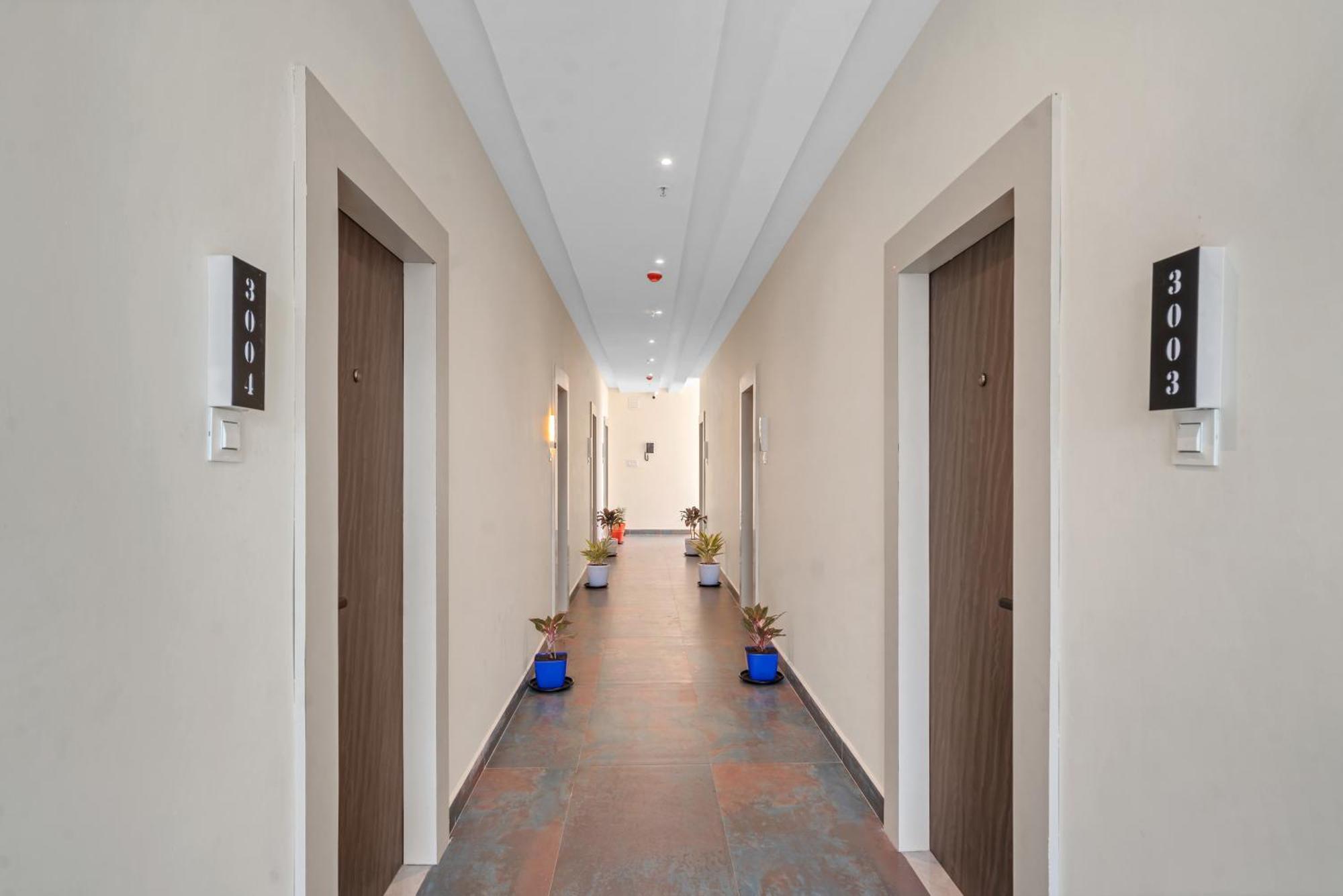 Hotel Sky Land Khammam エクステリア 写真