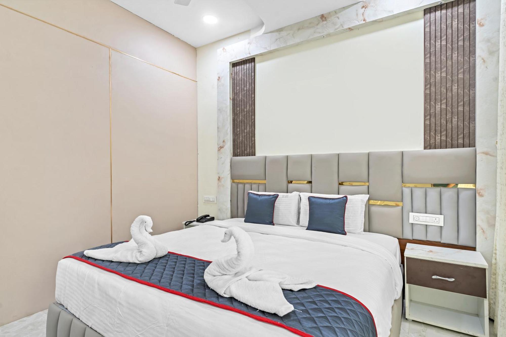 Hotel Sky Land Khammam エクステリア 写真