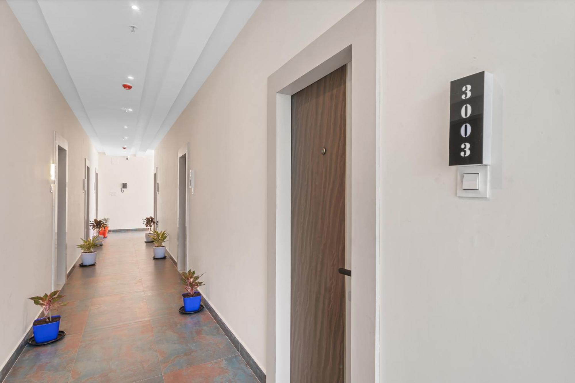 Hotel Sky Land Khammam エクステリア 写真