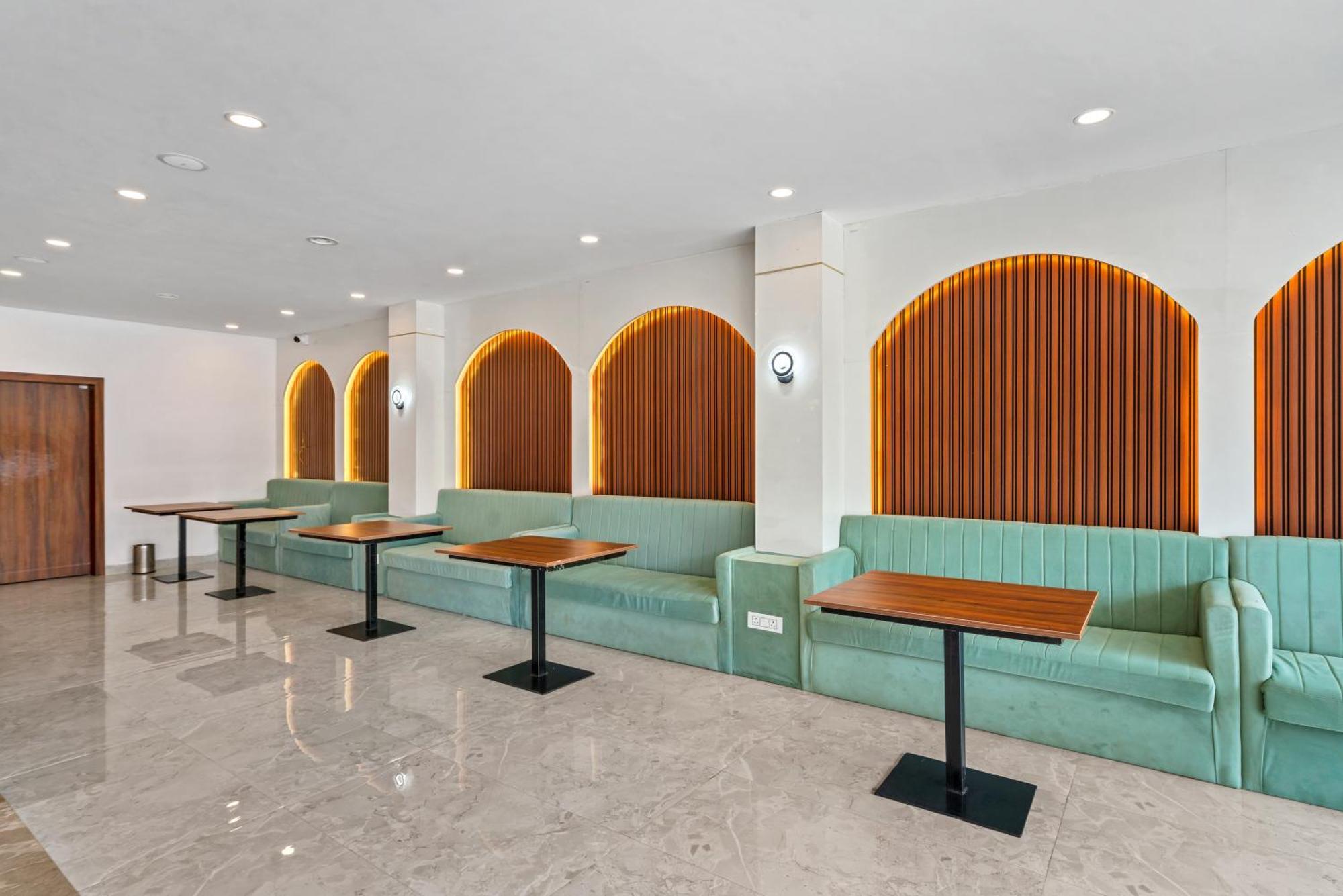 Hotel Sky Land Khammam エクステリア 写真