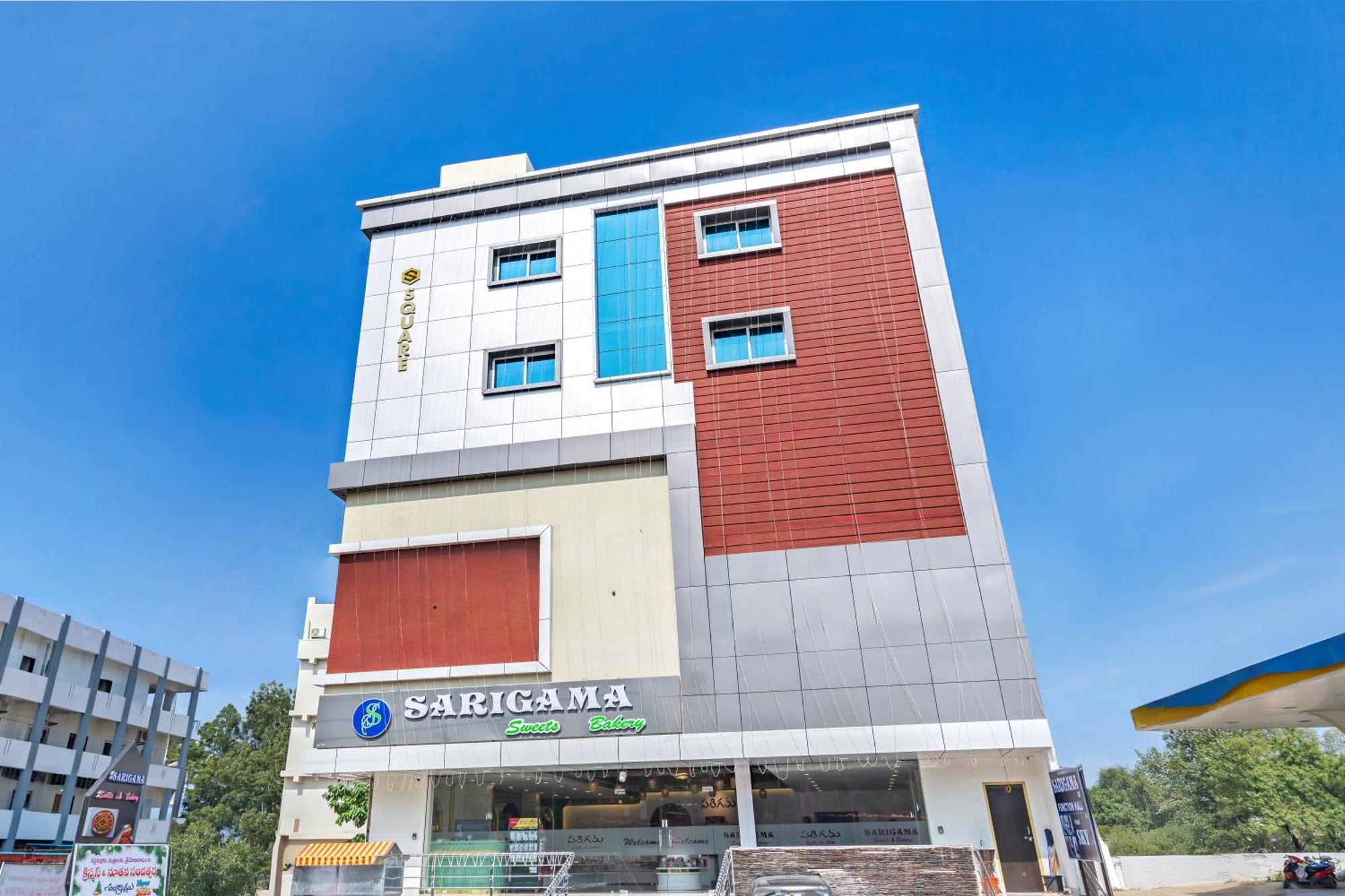 Hotel Sky Land Khammam エクステリア 写真